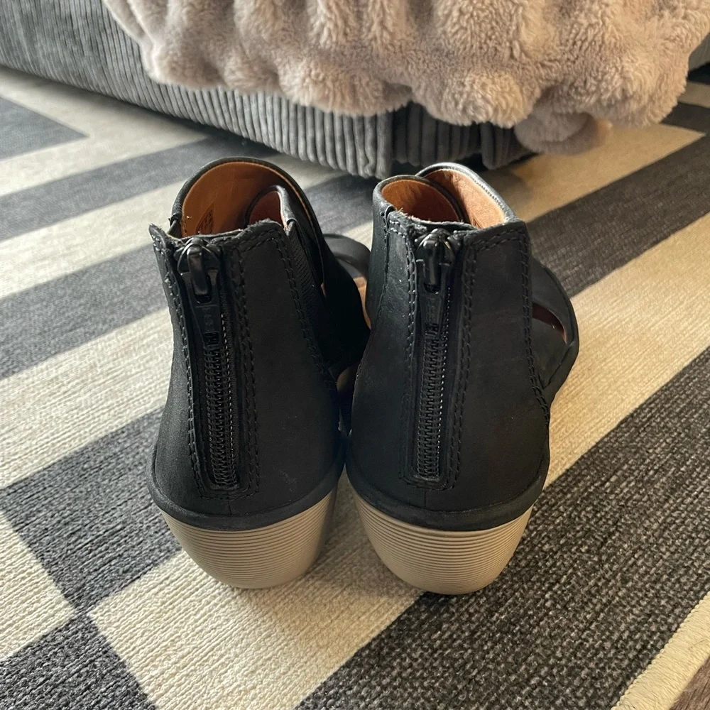 Clarks Black Wedge Sandals - Picture 2 of 6